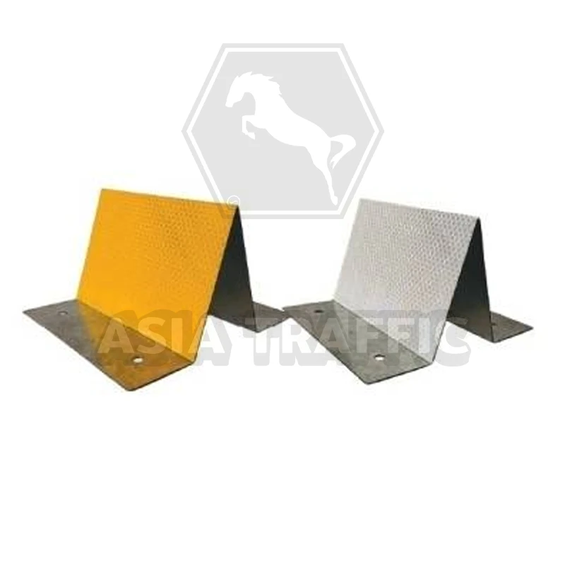 เป้าสะท้อนแสง 15 x 15 x 5 ซม. ทรงเอ เป้าสะท้อนแสง